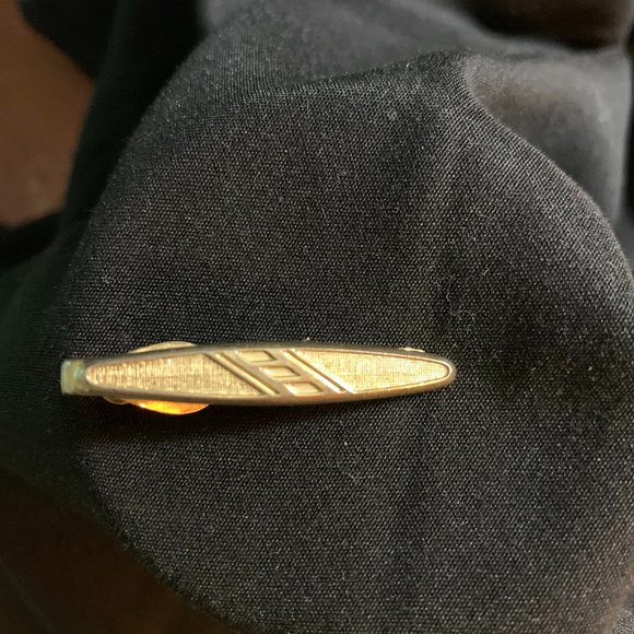Gold Tone Tie Clip - Picture 1 of 3